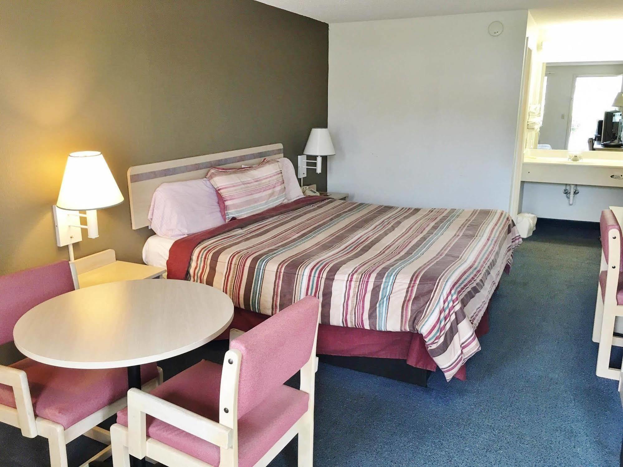 Rodeway Inn Elkton Esterno foto