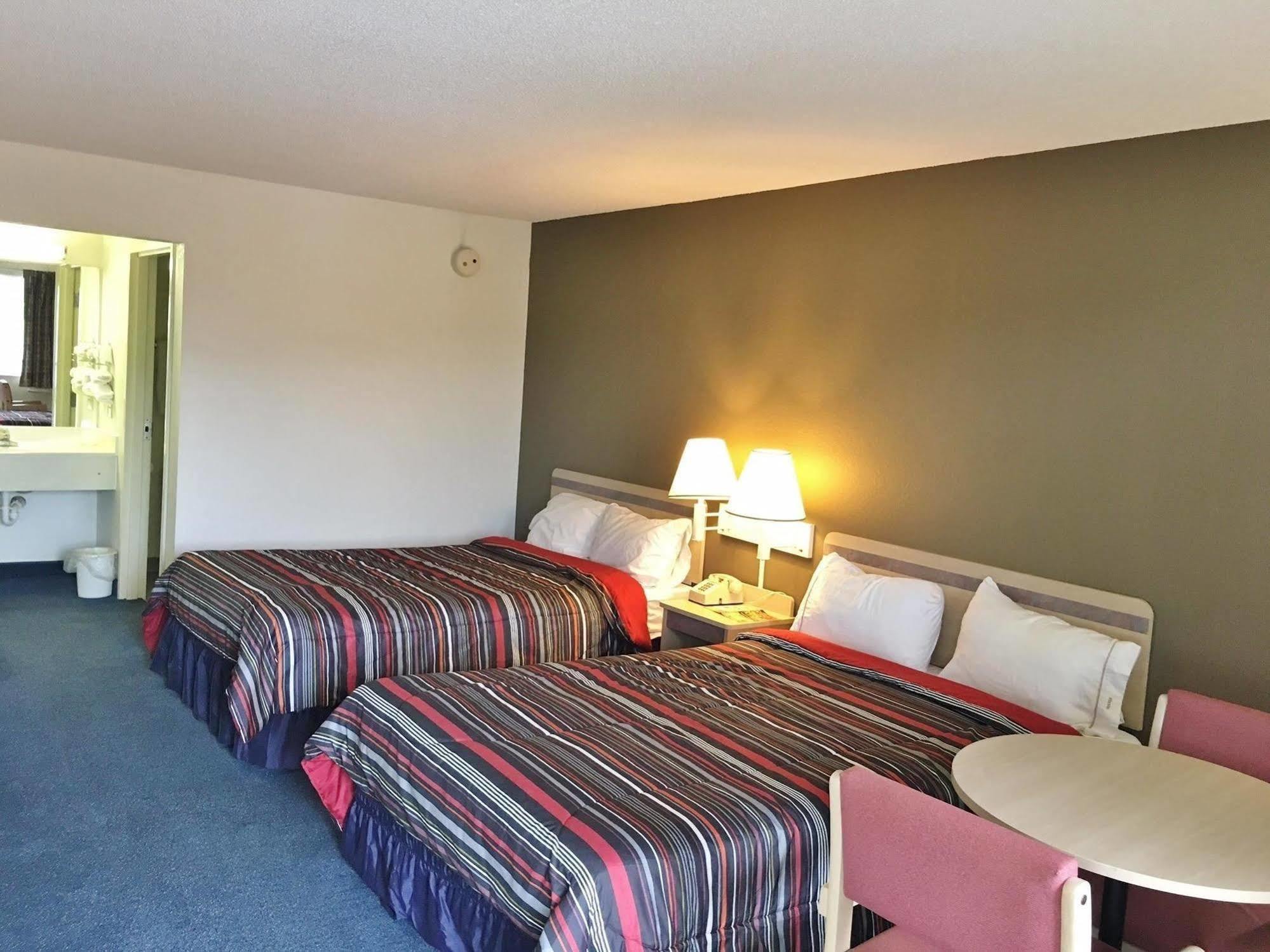 Rodeway Inn Elkton Esterno foto