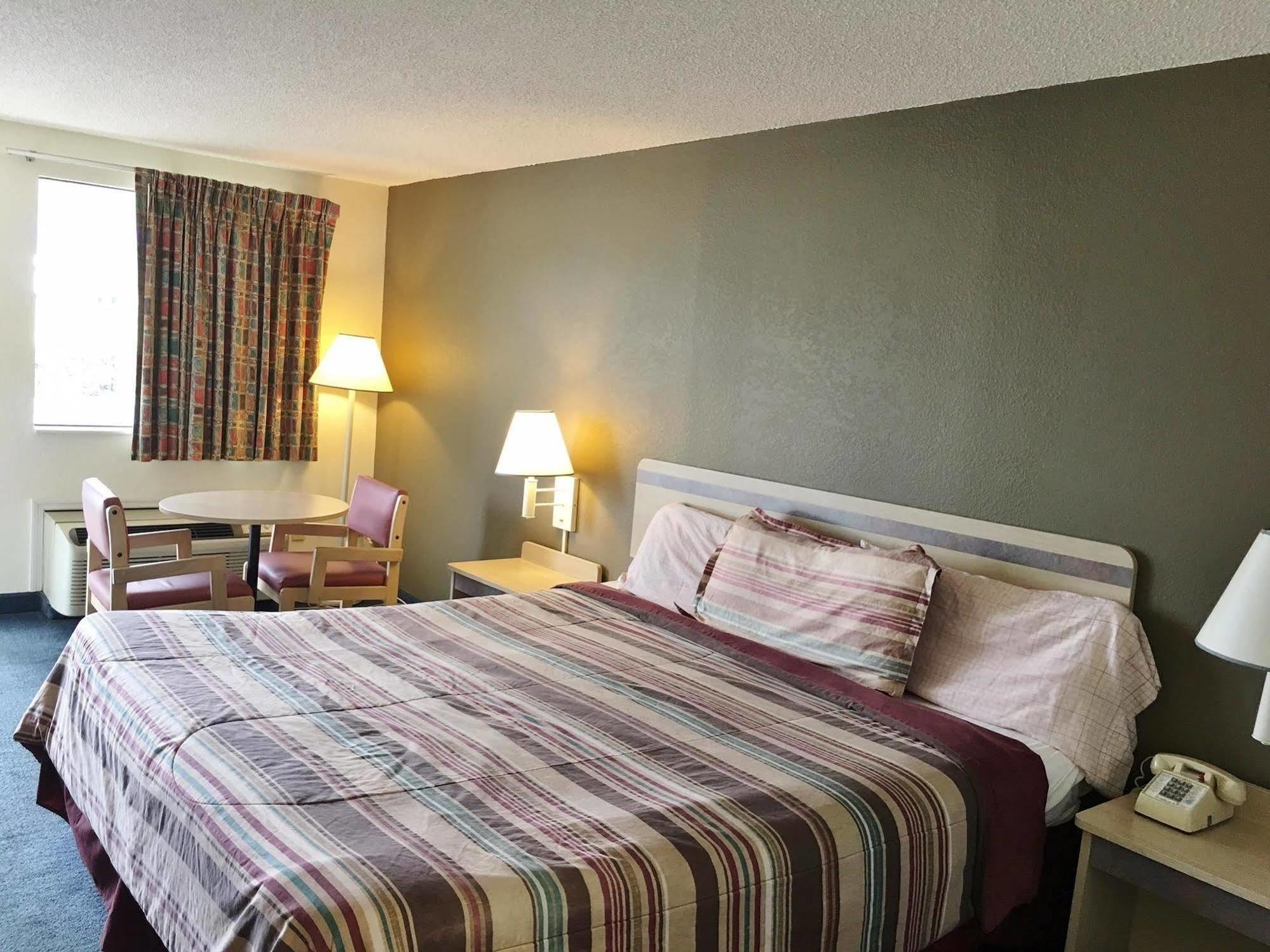 Rodeway Inn Elkton Esterno foto