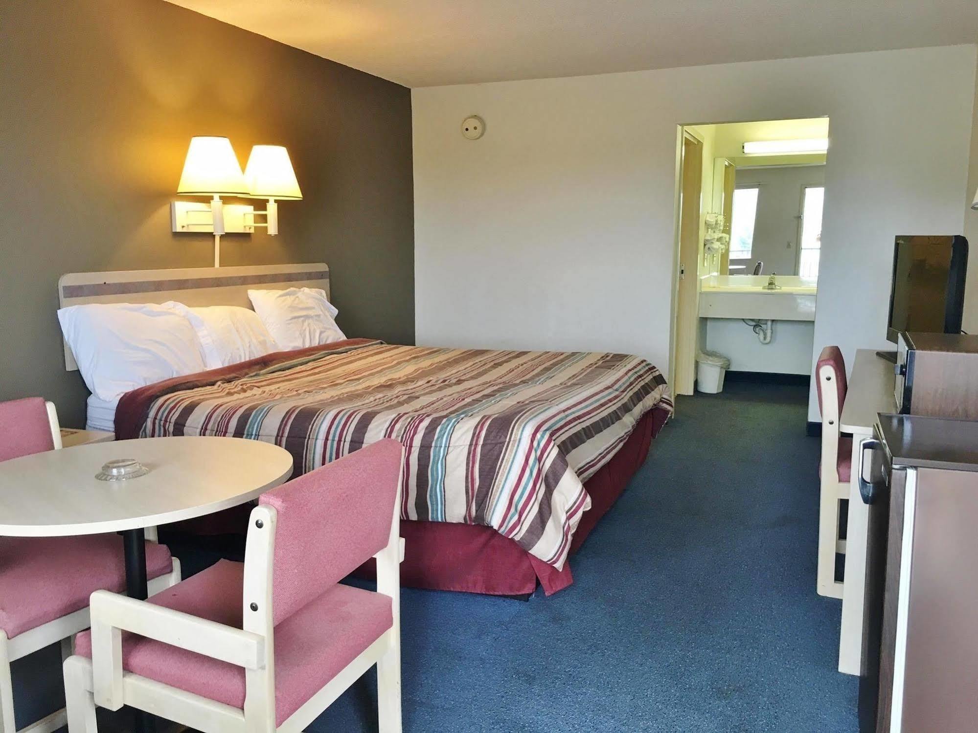 Rodeway Inn Elkton Esterno foto